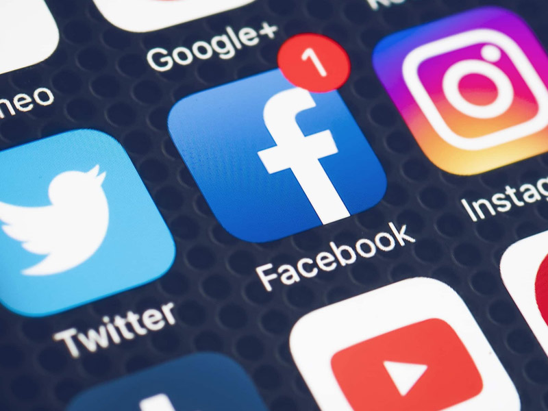 Parents-SocialMedia