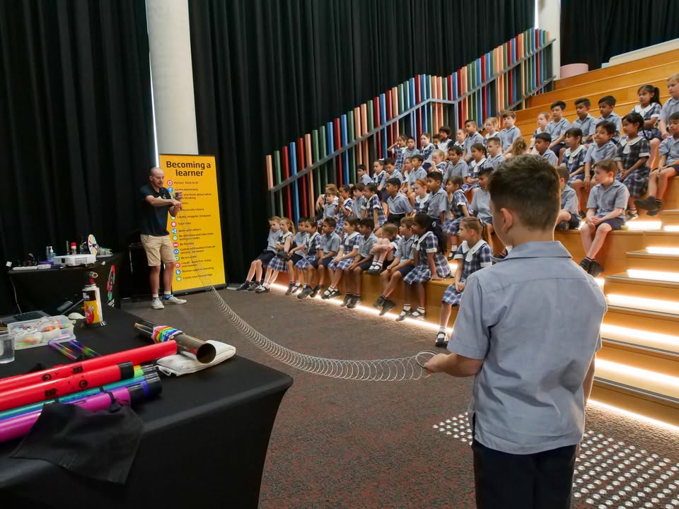 697778665695718_1304507871689458-1