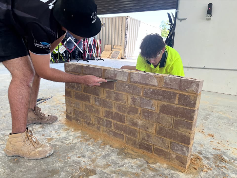 697778665695718_1315601940580051-1