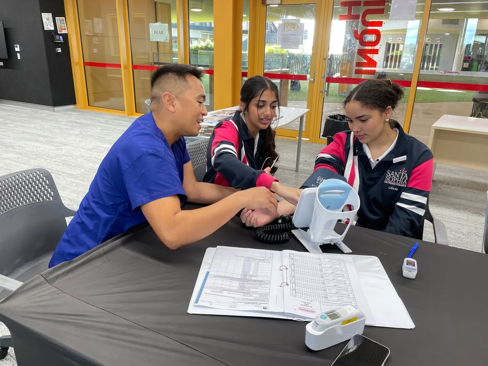 697778665695718_1318951563578422-1