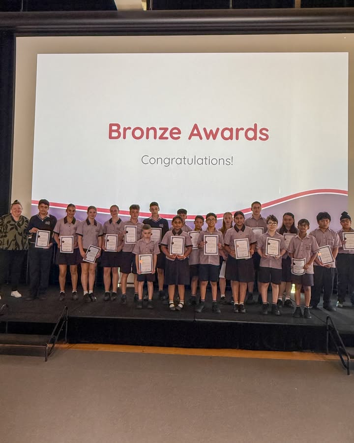 697778665695718_1329782492495329-1