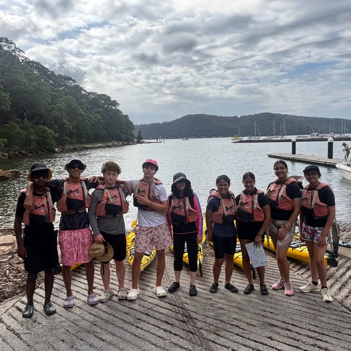 697778665695718_1408020468004864-1